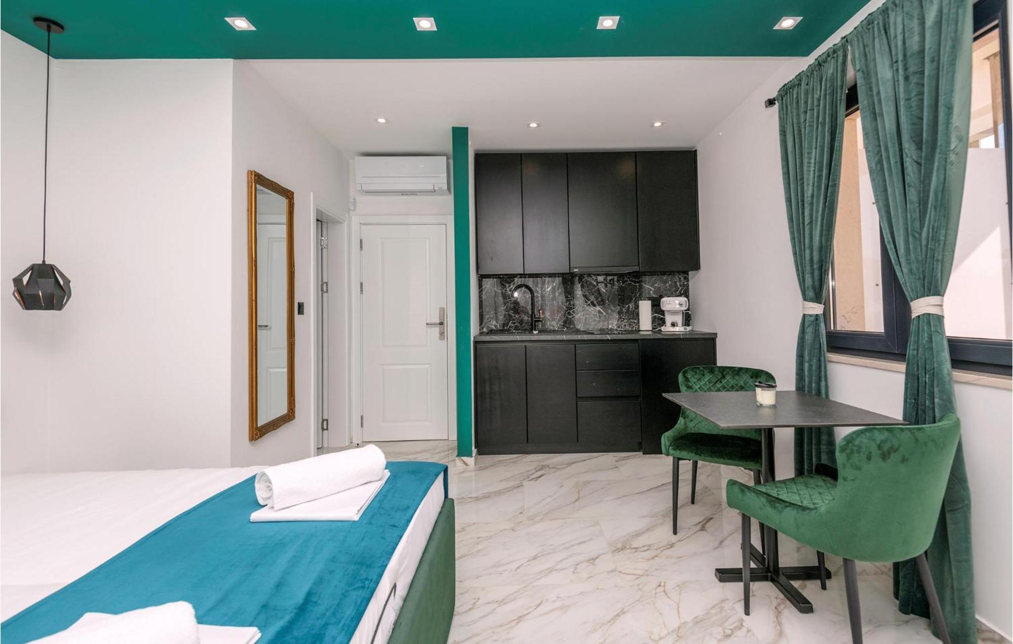 Awesome Apartment In Makarska With Wifi Exterior photo